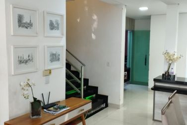 Casa &agrave; venda - 250m&sup2; - Parque Alto da Paran&aacute;