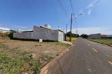 Terreno &agrave; venda - 168m&sup2; - Jardim Aeroporto
