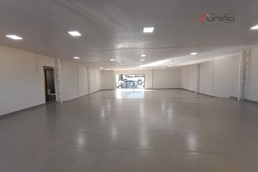 Sal&atilde;o Comercial para alugar - 240m&sup2; - Zona III