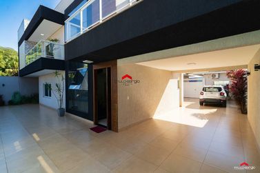 Sobrado &agrave; venda - 600m&sup2; - Zona II