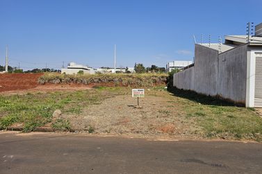 Terreno &agrave; venda - 168m&sup2; - Jardim Aeroporto