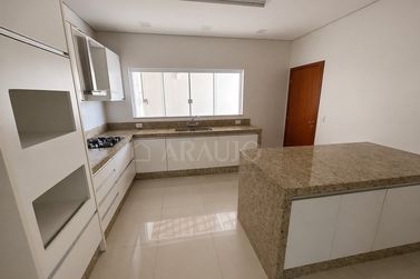 Casa para alugar - 300m&sup2; - Parque Cidade Jardim