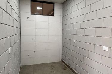 Sal&atilde;o Comercial para alugar - 1000m&sup2; - Parque Industrial II