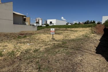 Terreno &agrave; venda - 187m&sup2; - Zona III