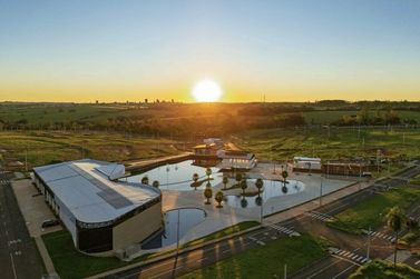 Terreno &agrave; venda - 300m&sup2; - Centro