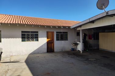 Casa &agrave; venda - 220m&sup2; - Parque Tarum&atilde;