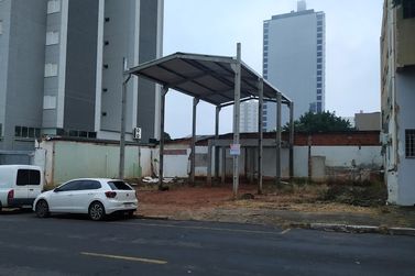 Sal&atilde;o Comercial &agrave; venda - 1090m&sup2; - Zona III