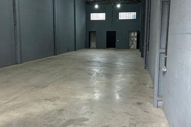 Sal&atilde;o Comercial &agrave; venda - 200m&sup2; - Jardim Nova Am&eacute;rica