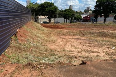 Terreno &agrave; venda - 276m&sup2; - Zona Armaz&eacute;m