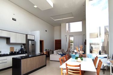 Casa &agrave; venda - 237m&sup2; - Jardim Oliveira