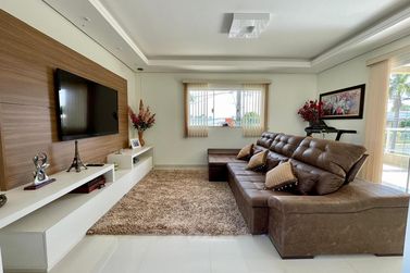 Casa &agrave; venda - 338m&sup2; - ZONA I