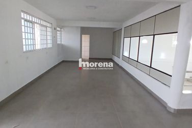 Sal&atilde;o Comercial para alugar - 800m&sup2; - Zona II