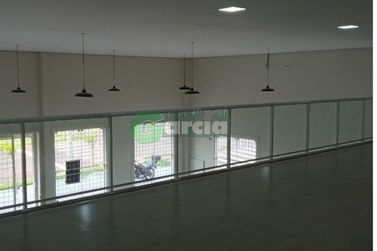 Sal&atilde;o Comercial para alugar - 360m&sup2; - Parque Colina Verde