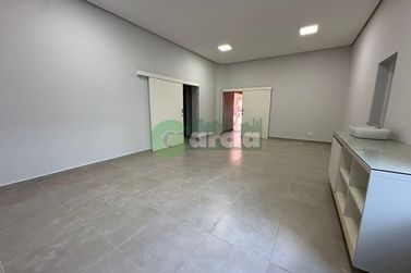 Sal&atilde;o Comercial para alugar - 450m&sup2; - Zona VII