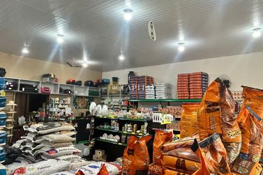 Sal&atilde;o Comercial &agrave; venda - 176m&sup2; - Zona I