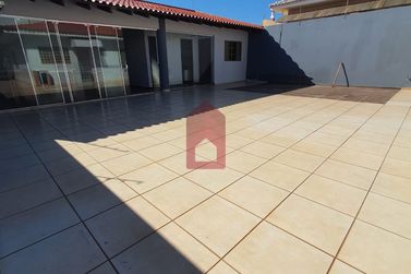 Casa para alugar - Jardim Aratimb&oacute;