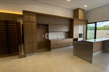 Casa &agrave; venda - 229m&sup2; - Condom&iacute;nio Central Park