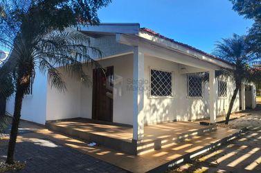 Casa &agrave; venda - 675m&sup2; - Centro