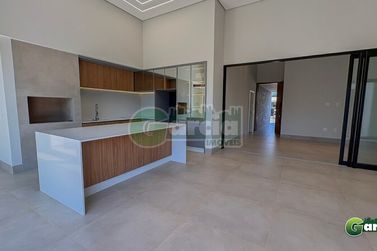 Casa &agrave; venda - 250m&sup2; - Residencial Portal das &Aacute;guas