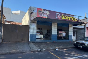 Sala Comercial &agrave; venda - 200m&sup2; - ZONA IV