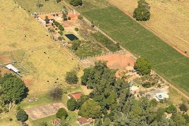 Ch&aacute;cara &agrave; venda - 400m&sup2; - Gleba Figueira