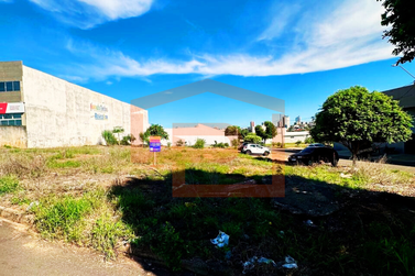 Terreno &agrave; venda - 880m&sup2; - Parque Bandeirantes