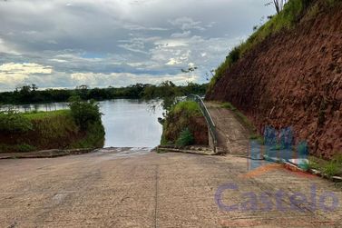 Terreno &agrave; venda - 270m&sup2; - Centro