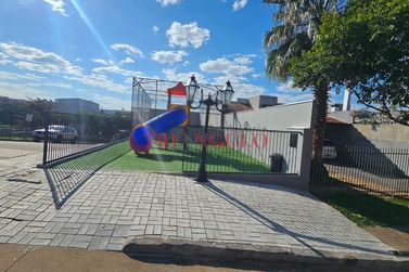Casa &agrave; venda - 100m&sup2; - JARDIM AMERICA