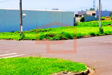 Terreno &agrave; venda - 615m&sup2; - Jardim  Santiago