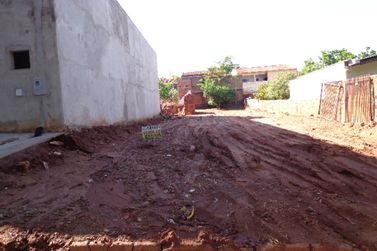Terreno &agrave; venda - 350m&sup2; - Zona Armazem