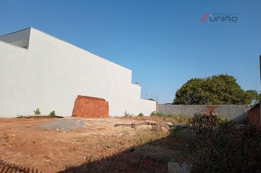 Terreno &agrave; venda - 279m&sup2; - Zona VII