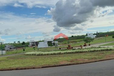 Terreno &agrave; venda - 252m&sup2; - Condom&iacute;nio Essenza