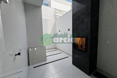 Casa &agrave; venda - 90m&sup2; - Jardim Cima