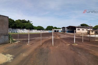 Sal&atilde;o Comercial &agrave; venda - 940m&sup2; - Zona Industrial