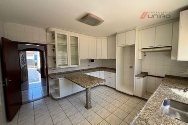Casa &agrave; venda - 293m&sup2; - Zona Armazem