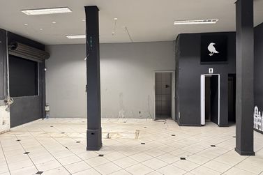 Sal&atilde;o Comercial para alugar - 95m&sup2; - Pr&oacute;ximo &agrave; Unipar Sede