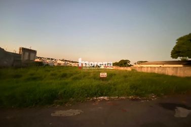 Terreno &agrave; venda - 162m&sup2; - Jardim Yonezu