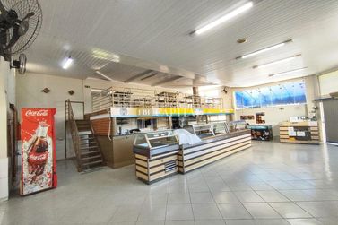 Sala Comercial &agrave; venda - 200m&sup2; - Centro