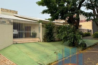 Casa &agrave; venda - 242m&sup2; - Zona I