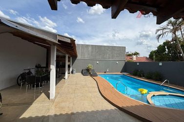 Casa &agrave; venda - 275m&sup2; - Zona 1a