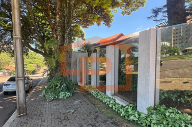 Casa &agrave; venda - 240m&sup2; - Centro