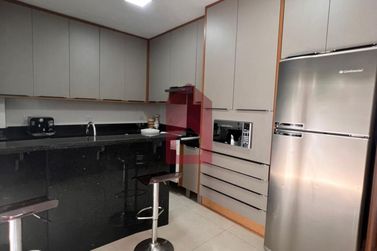 Sobrado &agrave; venda - 215m&sup2; - Centro