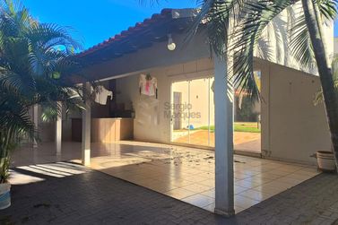 Casa &agrave; venda - 675m&sup2; - Centro