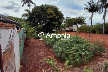 Terreno &agrave; venda - 400m&sup2; - Centro