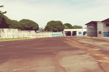 Sal&atilde;o Comercial &agrave; venda - 940m&sup2; - Zona Industrial