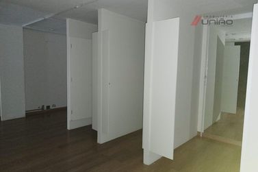 Sal&atilde;o Comercial para alugar - 245m&sup2; - Centro