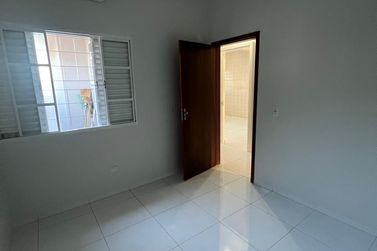 Casa para alugar - 100m&sup2; - Jardim Alphavile