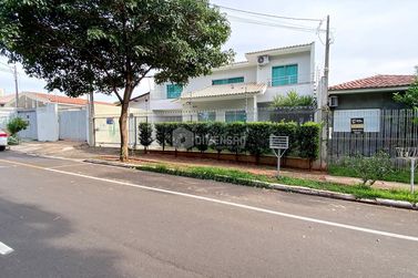Sobrado &agrave; venda - 197m&sup2; - Zona II