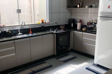 Sobrado &agrave; venda - 152m&sup2; - Zona II