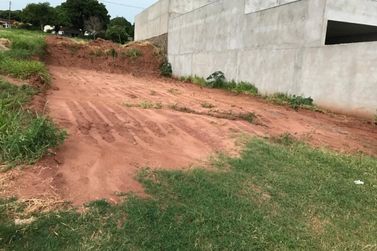 Terreno &agrave; venda - 180m&sup2; - Parque Melhoramentos